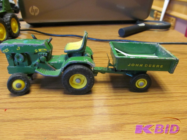 lot 15 image: Ertl John Deer 140 Lawn Mower and trailer