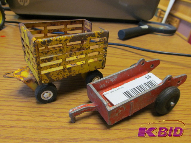 lot 16 image: Miscellaneous Farm Trailers