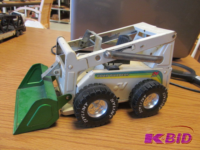 lot 18 image: Nylint Skid Loader  112 scale