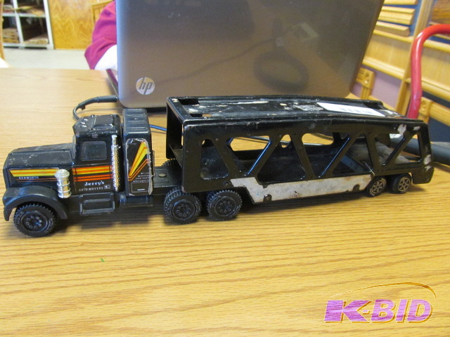 lot 21 image: Tonka Car Carrier 1982
