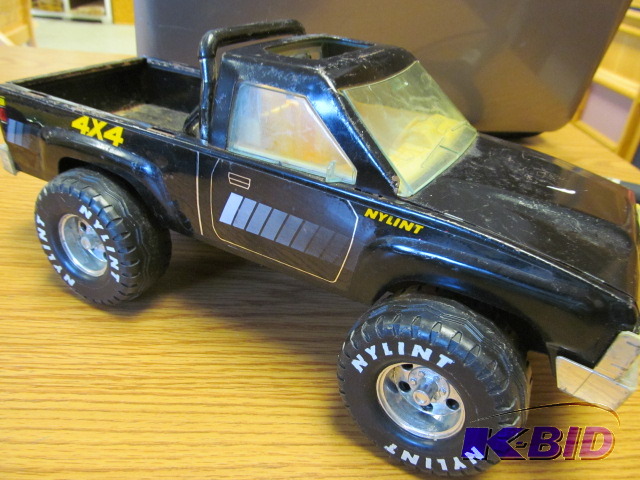 lot 31 image: Nylint Truck