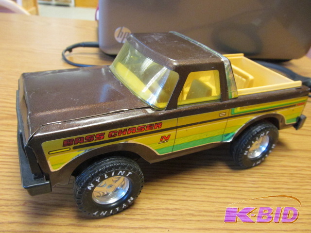 lot 32 image: Nylint Truck