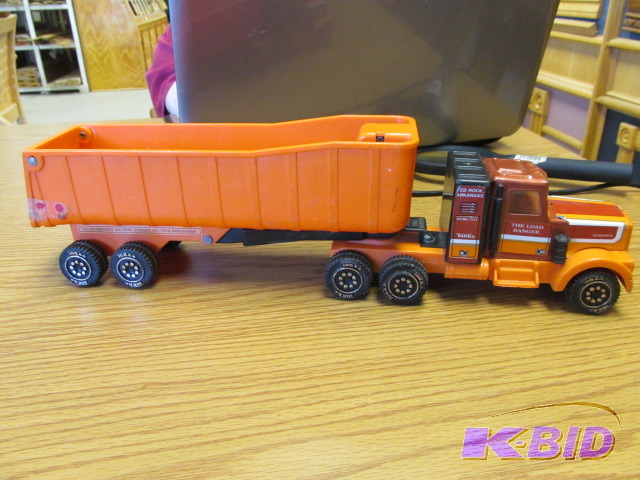 lot 37 image: Tonka 1983 Semi Dump Truck