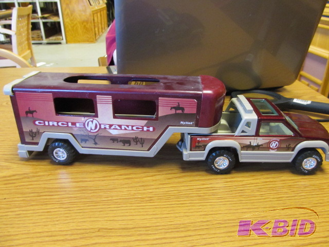 nylint truck and horse trailer