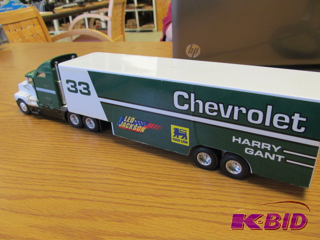 lot 39 image: NASCAR Racing Champions 1993 Harry Gant Car Hauler 143 Scale