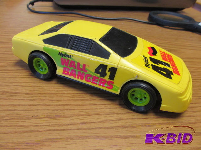 lot 40 image: 1991 Nylint Battery operated Wall Bangers Crash Car