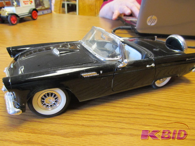 lot 47 image: 1990 Revell 1956 T-Bird 118 scale