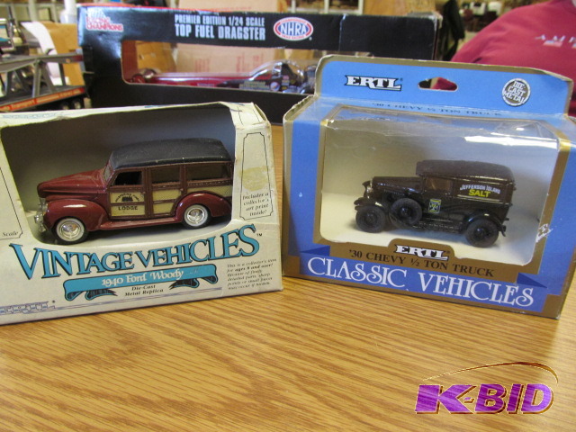 lot 51 image: Lot of 2 Ertl Diecast Vehicle143 Scale