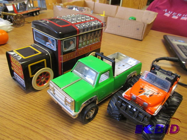 lot 55 image: Lot of 3 trucks