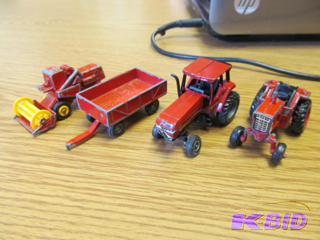 lot 60 image: Lot of 4 IH Farm equipment