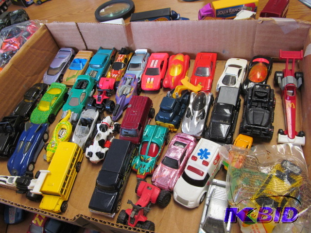 lot 65 image: Lot of 36 misc hot wheels