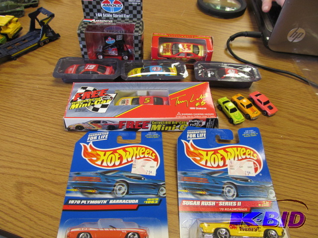 lot 69 image: Lot of 11 Racing Champions a Hot Wheels164