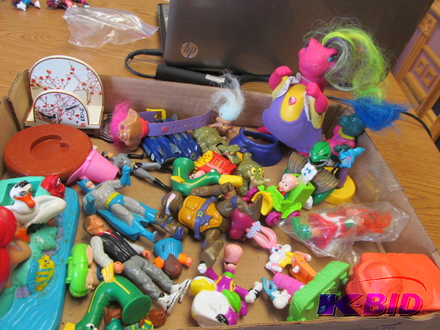 lot 75 image: Lot of misc  vintage toys