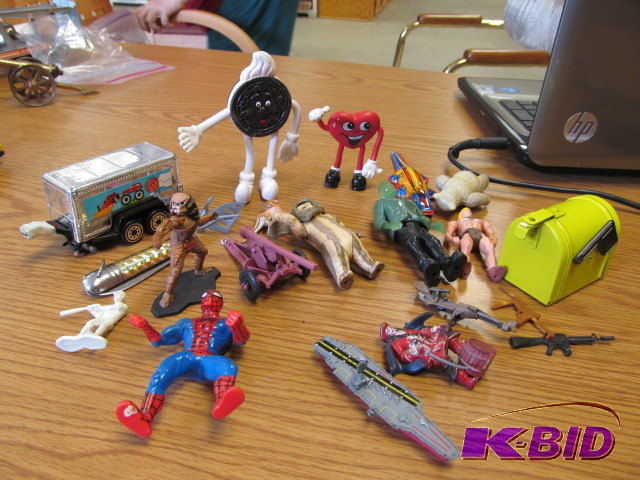 lot 79 image: Lot of misc vintage toys