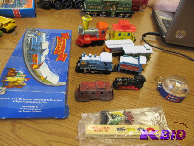 lot 80 image: Lot of misc train items