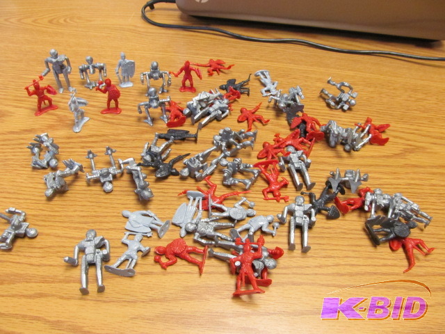 lot 88 image: Bag of  warriors and robots
