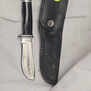 Buck 103 w Black Leather Sheath