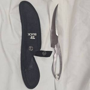 Buck 136 w Black Leather Sheath
