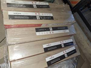 28 boxes Mohawk montavilla oak waterproof laminate flooring