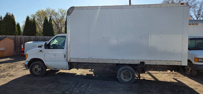 2007 Ford E-350 Box Truck - 15 Box