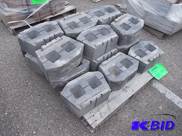lot 49 image: Block