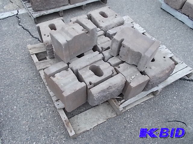 lot 61 image: Block