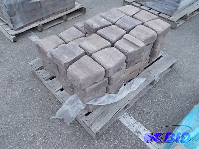 lot 74 image: Block