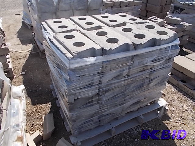lot 166 image: Block