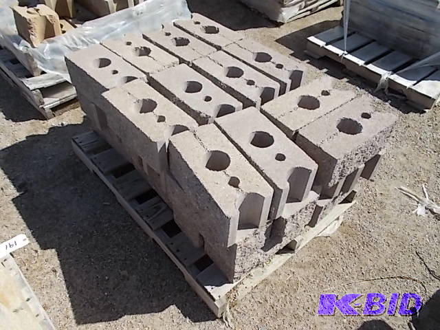 lot 198 image: Block