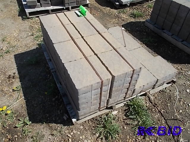 lot 220 image: Pavers