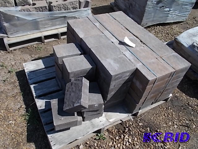 lot 221 image: Pavers