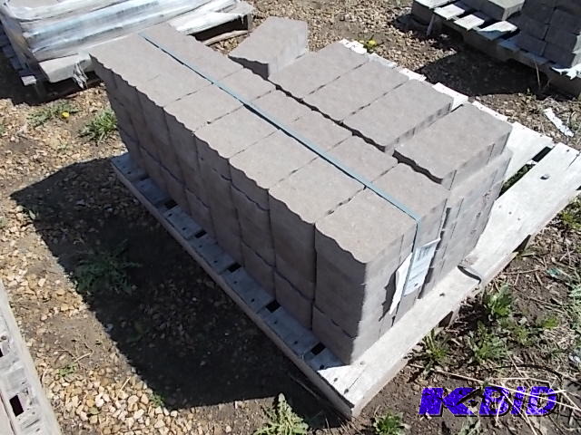 lot 227 image: Pavers