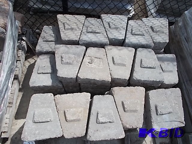 lot 27 image: Block