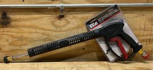 NorthStar Hot Water Pressure Washer Gun with Vented Lance, 5000 PSI, 10.5 GPM #43278 Msrp $79.99