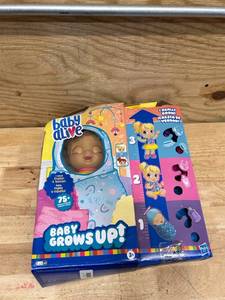 Hasbro Alive Baby Grows Up Happy (damaged box)