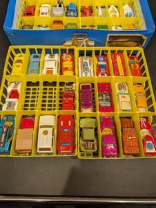 Matchbox Superfast Collectors Carrying Case with Assorted Die-Cast Cars