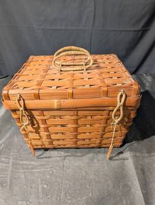 Large Woven Picnic Basket Hamper with Lid and Rope Handles