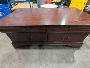 Broyhill 4-Drawer Dresser - Solid Wood Chest of Drawers