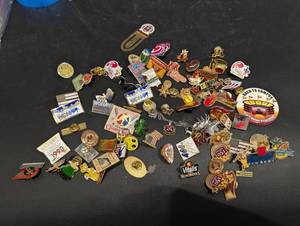 Minnesota Gophers Pins & Patches Assorted Lot - Alumni Logos & Bowl Badges