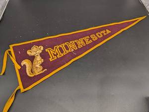 Minnesota Golden Gophers Pennant with Goldy Gopher Mascot
