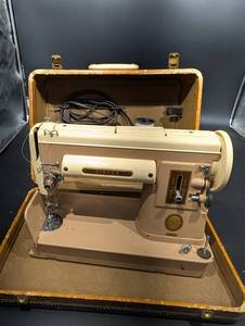 Singer 301A Portable Sewing Machine in Original Case
