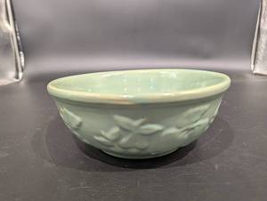 Celadon Glaze Bowl with Leaf Motif - 9-Inch Ceramic Dish