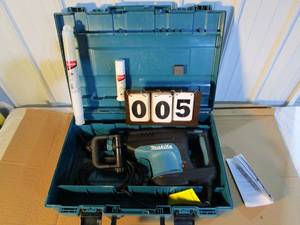 Makita 20 lb Demolition Hammer