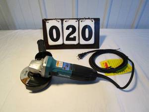 Makita 4.5 Angle Grinder