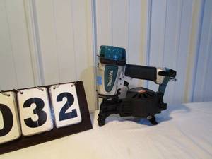 Makita Pneumatic Coil Roofing Nailer