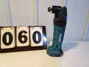 Makita Multi Tool #LXMT02 - tool only