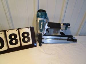 Makita 78 Medium Crown Stapler #AT1150A Pneumatic