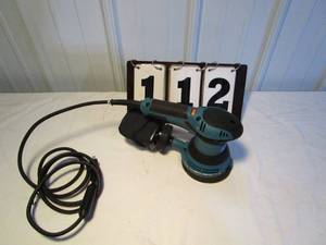 Makita 5 Random Orbit Sander #B04041