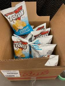 TN 3 - Toms Vinegar & Salt Potato Chips 5 oz - 9-Pack