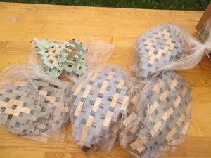 Box lot of assorted color wood weav...